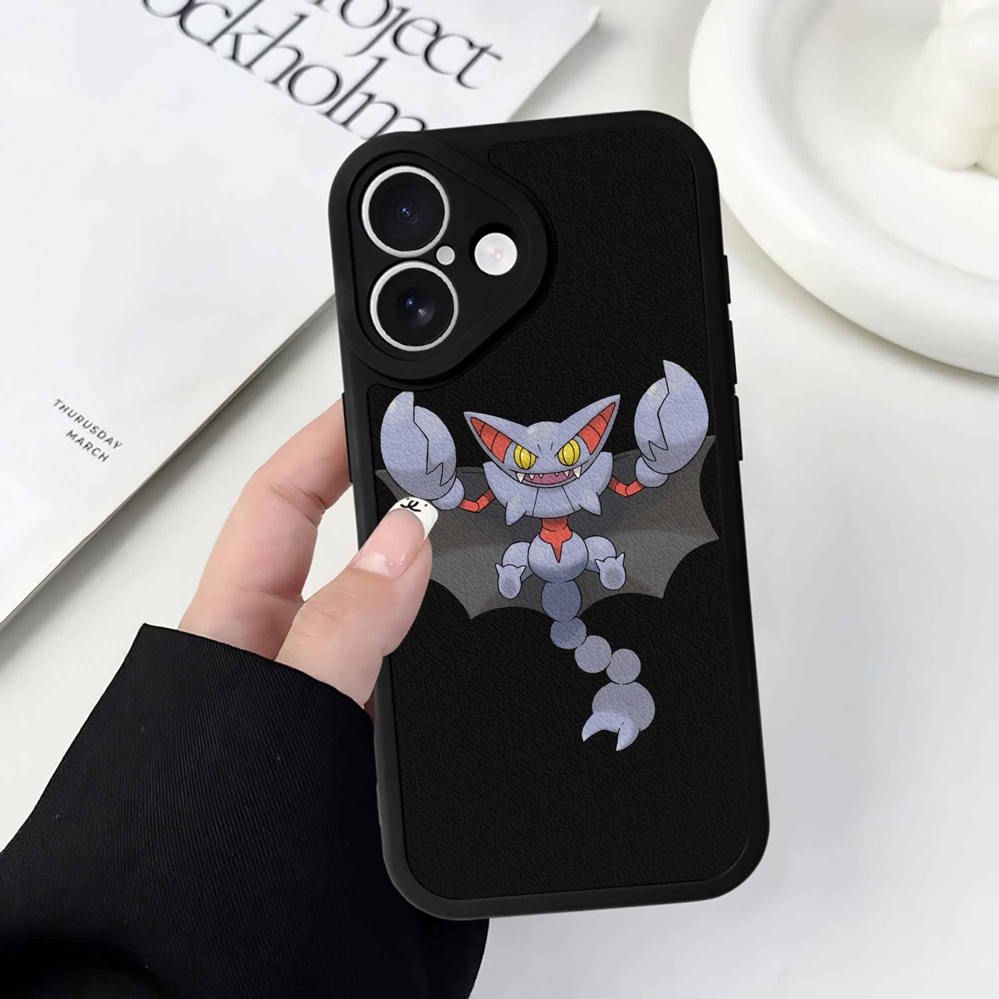 （画像用） ポケットモンスター Pokémon 【iPhone 16シリーズ対応】シリコンスマホケース（レザー調） 材質：シリコン